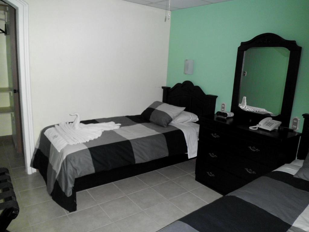 Hotel Eskalima Alajuela Oda fotoğraf