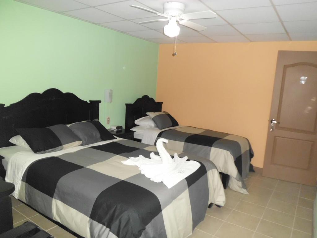 Hotel Eskalima Alajuela Oda fotoğraf